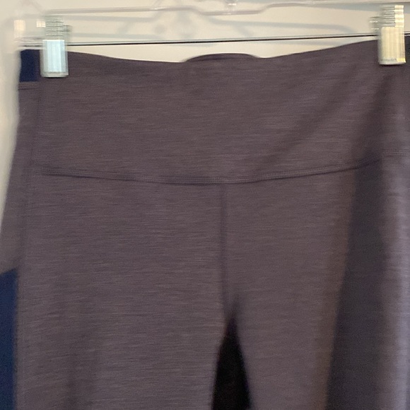 Athleta Stash Pocket Tights/Leggings 7/8 length size M - Picture 3 of 4